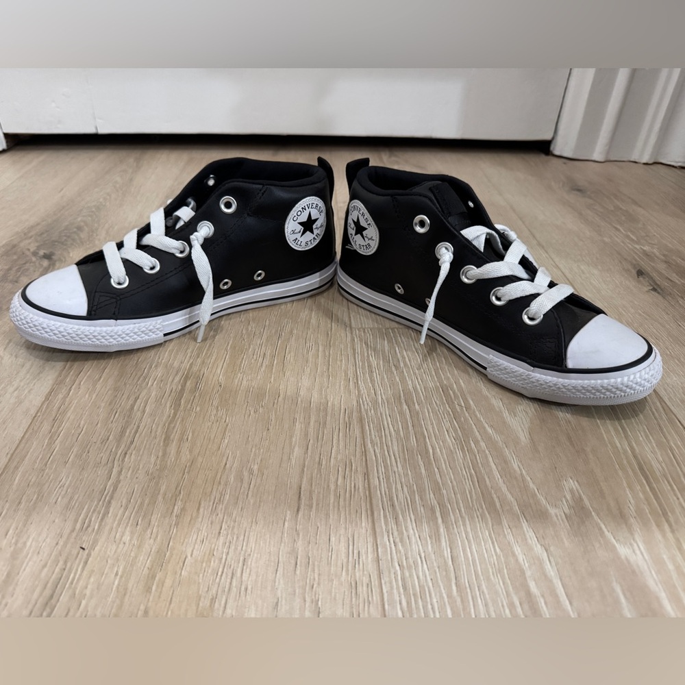 Big kids Converse Chuck Taylor All Star Street Mid Leather Sneakers